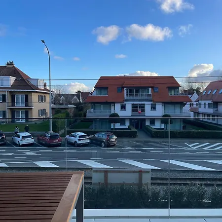 Near Sandy In Belgium, Cleaning Included 尼乌波特